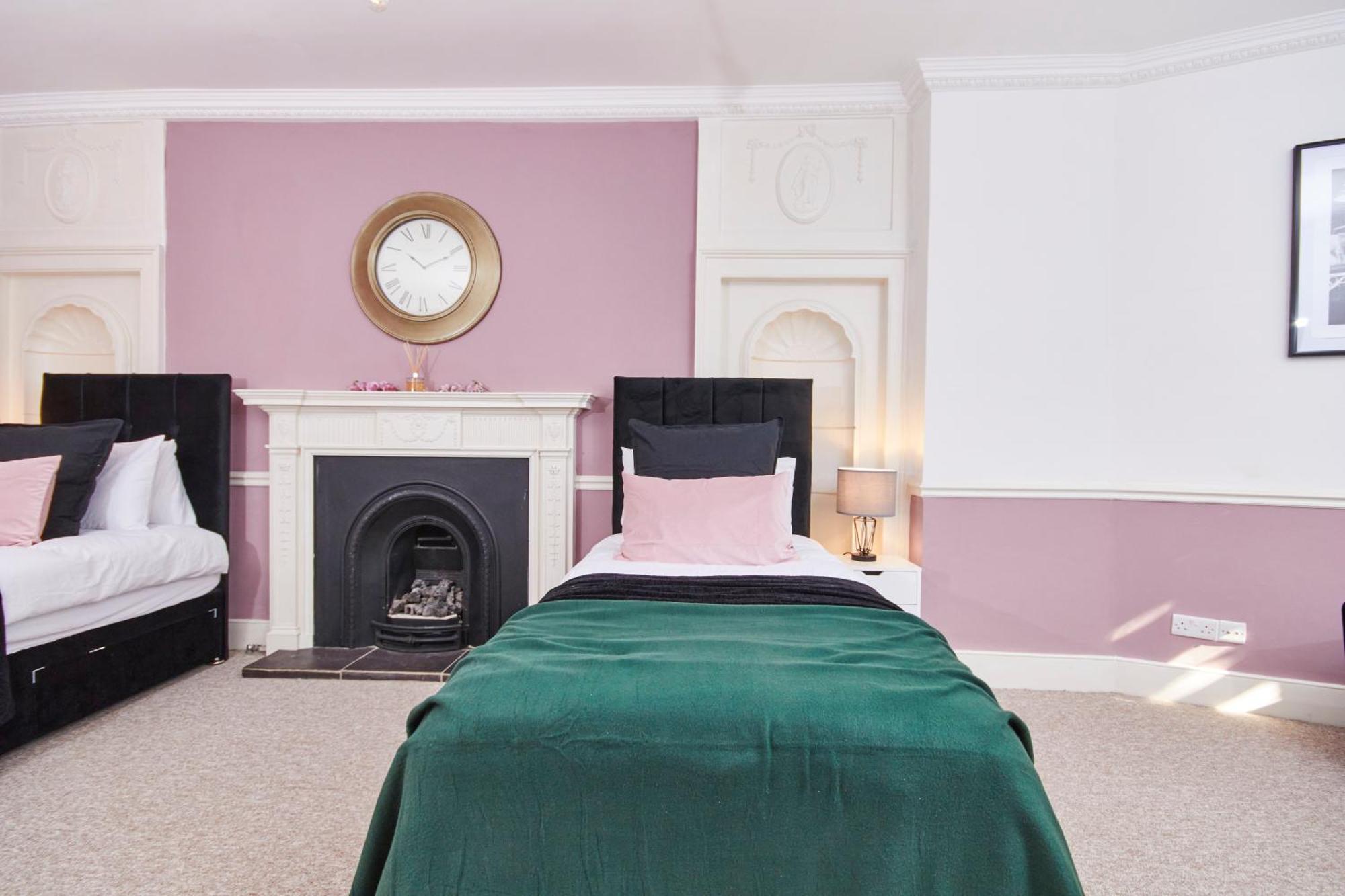 Beautiful 2Bedroom 4 Actual Beds House With Wifi By Purestay باث المظهر الخارجي الصورة