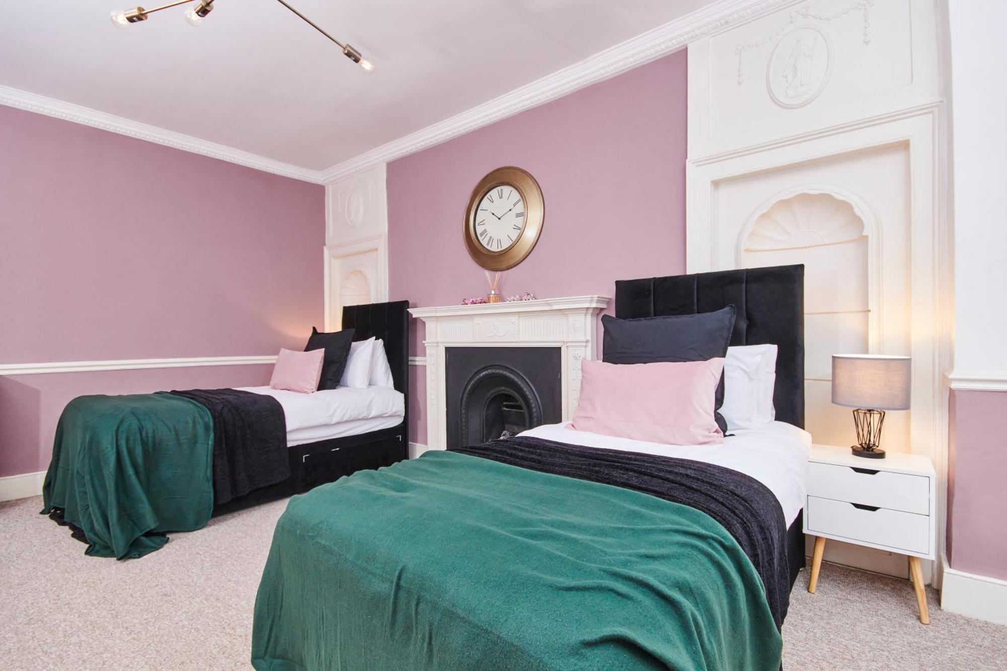 Beautiful 2Bedroom 4 Actual Beds House With Wifi By Purestay باث المظهر الخارجي الصورة