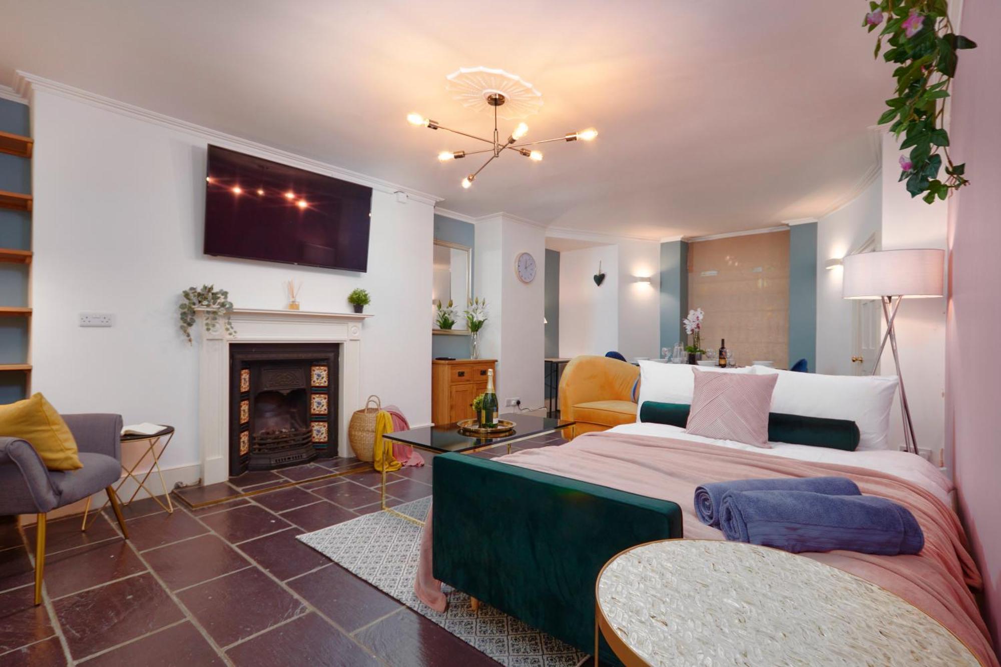 Beautiful 2Bedroom 4 Actual Beds House With Wifi By Purestay باث المظهر الخارجي الصورة